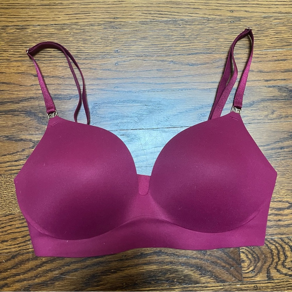 Victorias Secret LOVE CLOUD Smooth Wireless Push-Up Plunge Bra - Campari Red